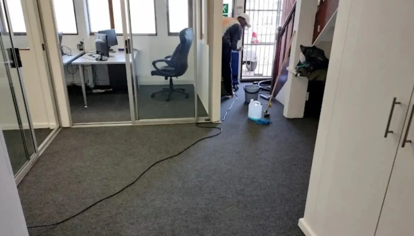 Professional fitted carpet cleaning in progress (30)