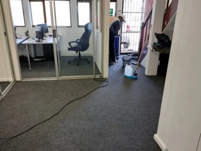 Professional fitted carpet cleaning in progress (30)