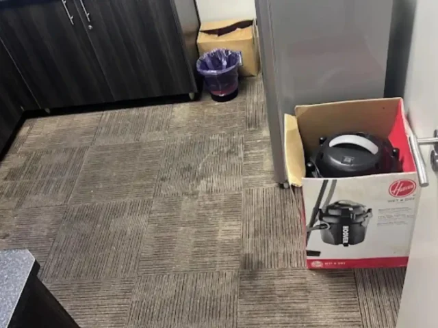 Warm-water extraction cleaning on a fitted carpet (36)