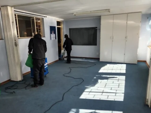 Professional fitted carpet cleaning in progress (70)